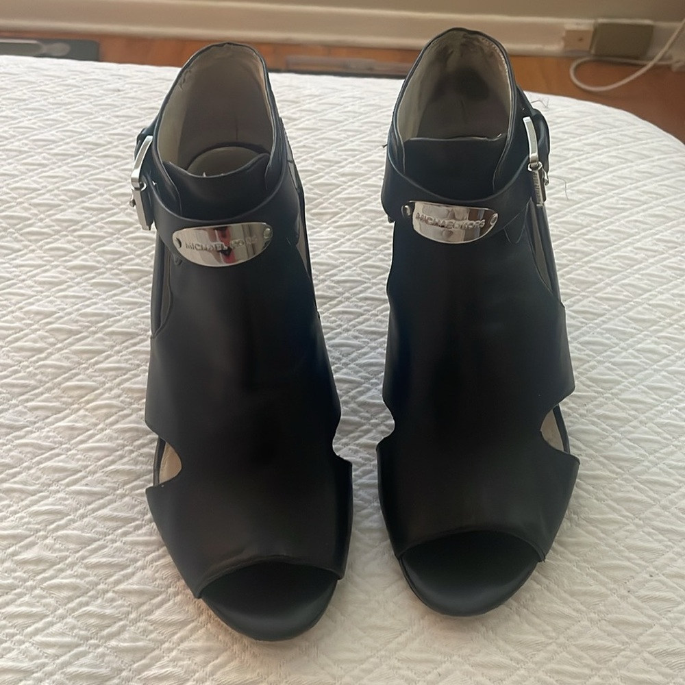 Black Sandals w Heel Michael Kors